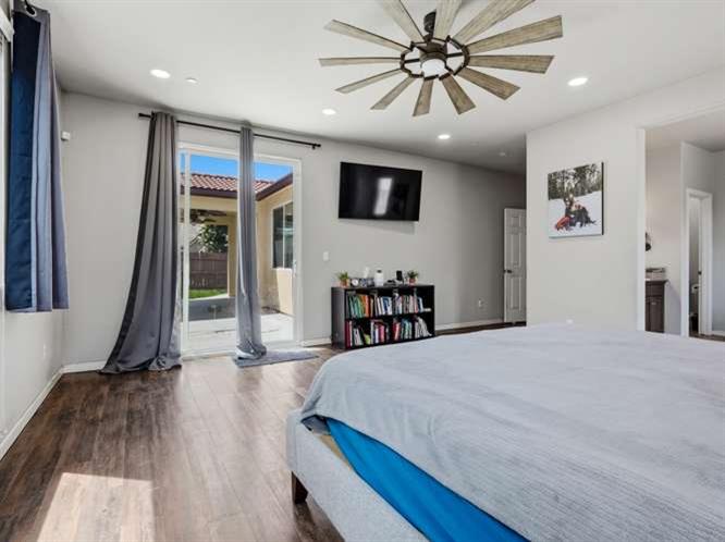 899 Blackwood Ave, Clovis, CA 93619