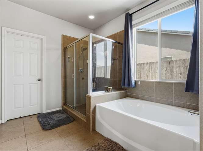 899 Blackwood Ave, Clovis, CA 93619