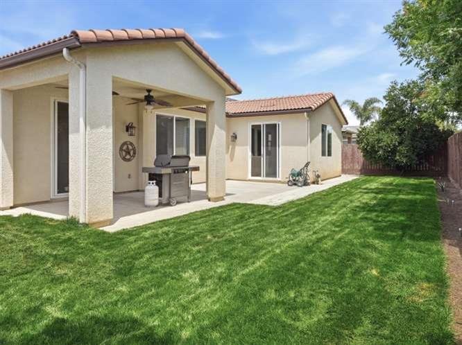 899 Blackwood Ave, Clovis, CA 93619