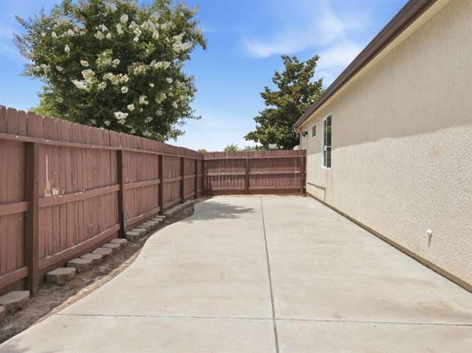 899 Blackwood Ave, Clovis, CA 93619