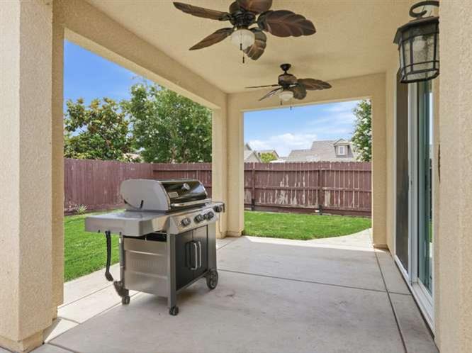 899 Blackwood Ave, Clovis, CA 93619