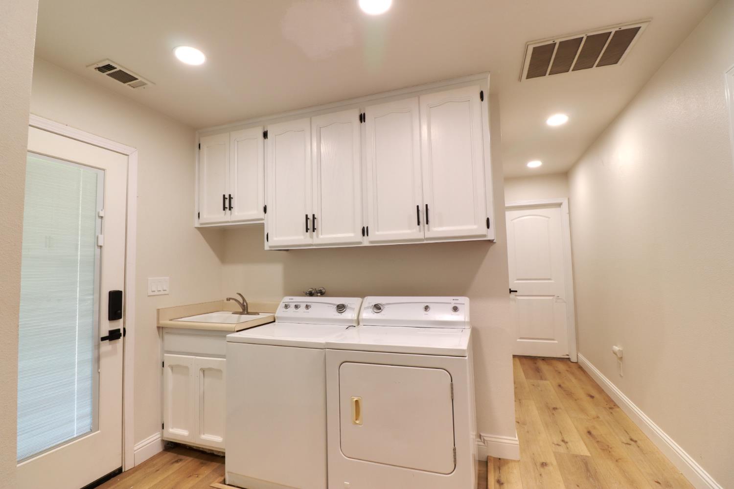 3029 Cypress Ave, Kingsburg, CA 93631