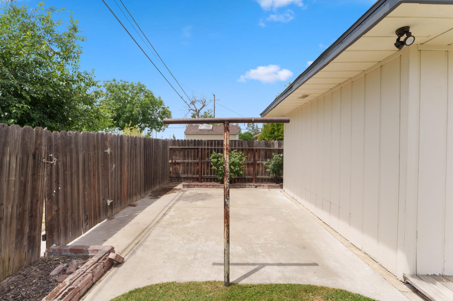 2720 E Pico Ave, Fresno, CA 93726