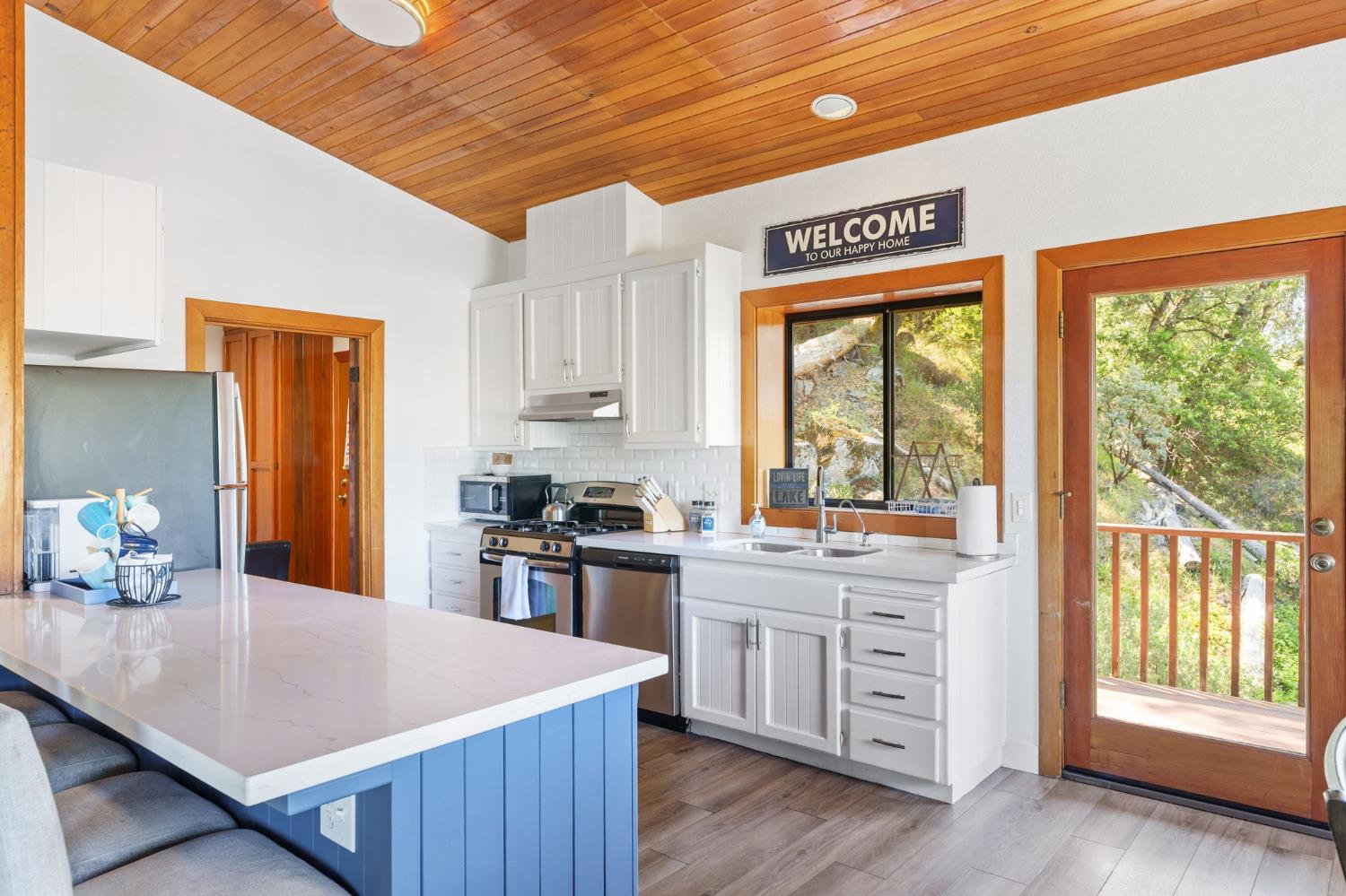 56406 Marina View Way, Bass Lake, CA 93604