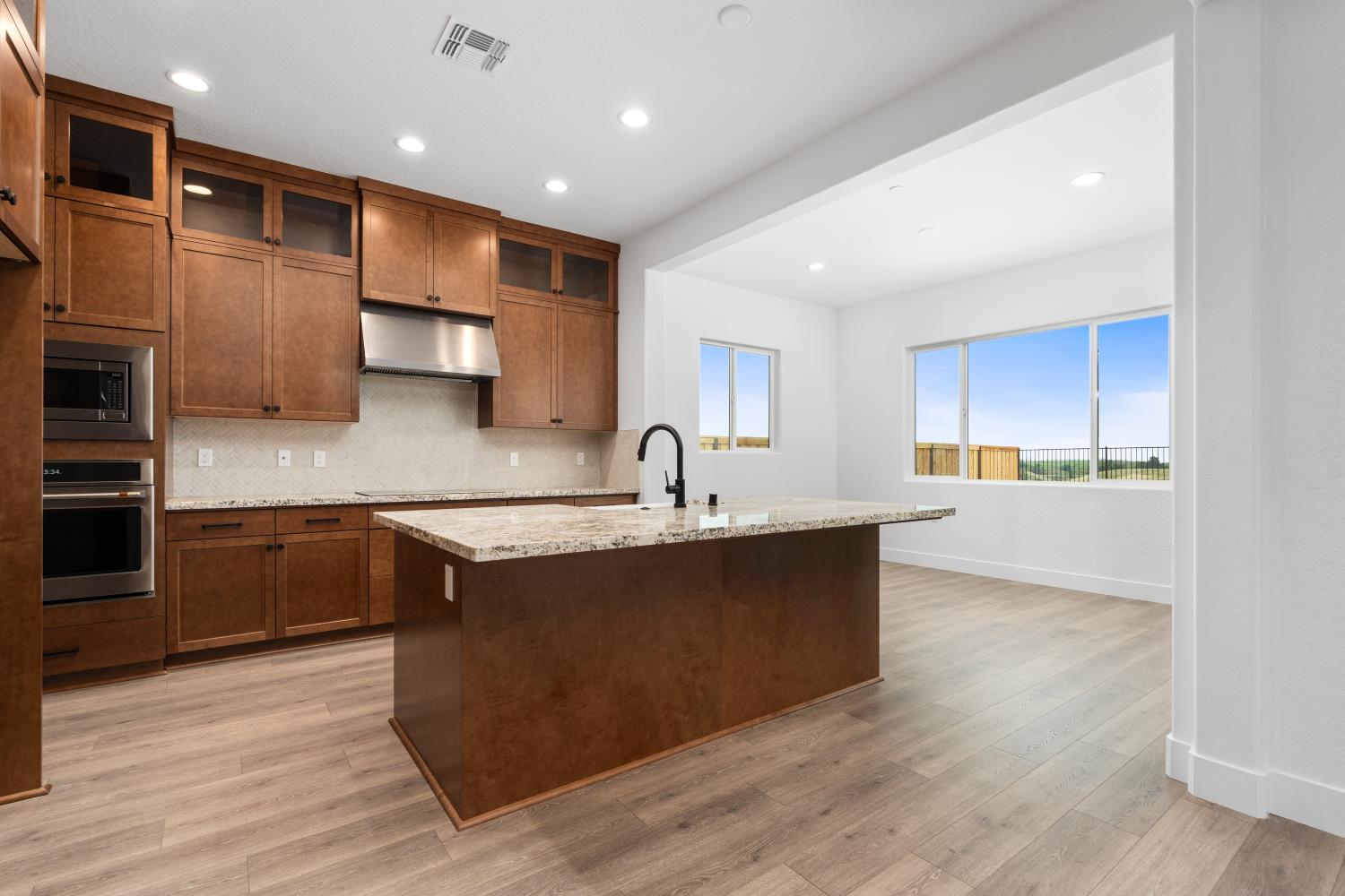 8198 Iron Creek Dr, Friant, CA 93626