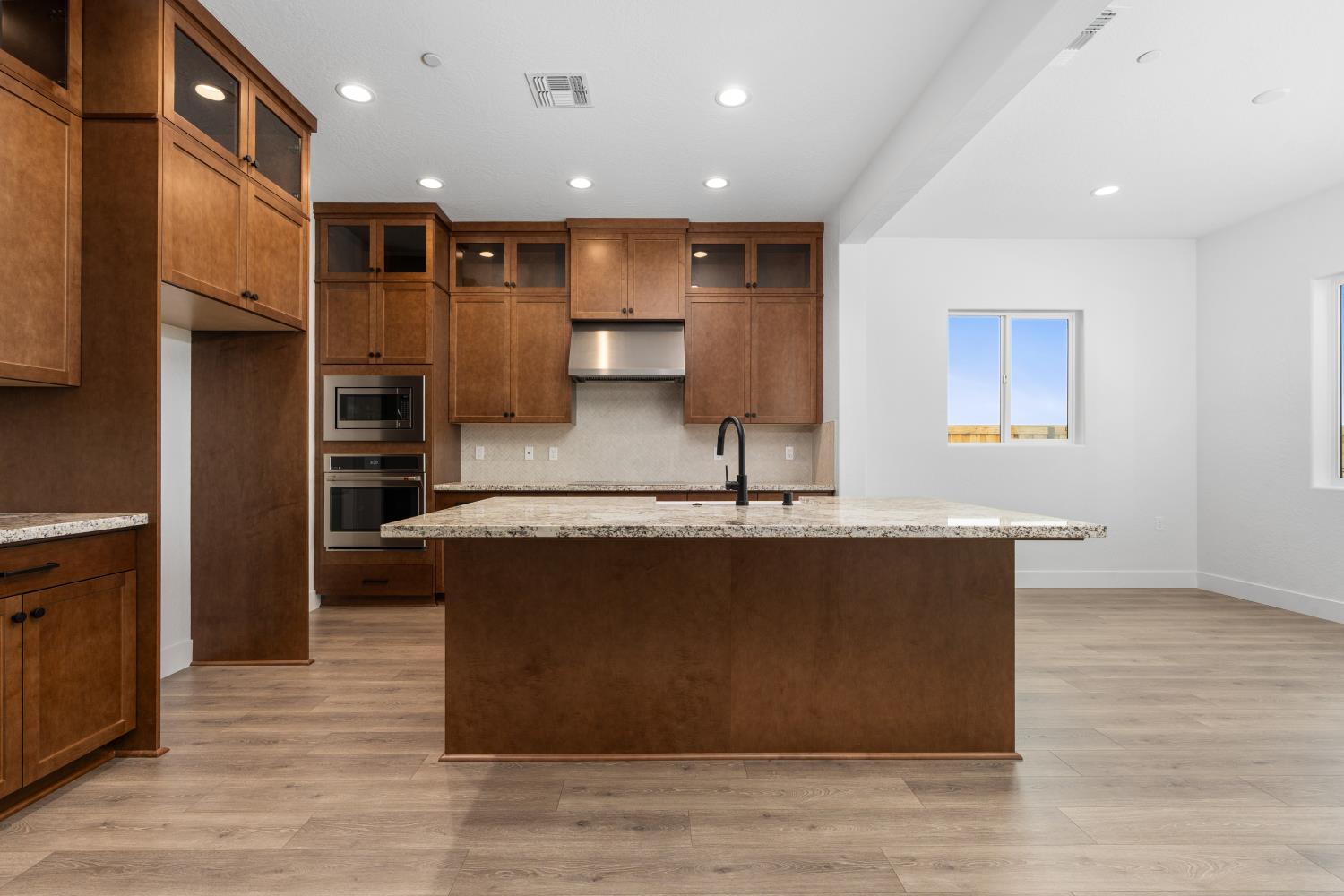 8198 Iron Creek Dr, Friant, CA 93626