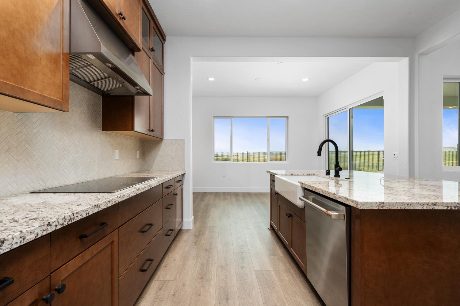 8198 Iron Creek Dr, Friant, CA 93626