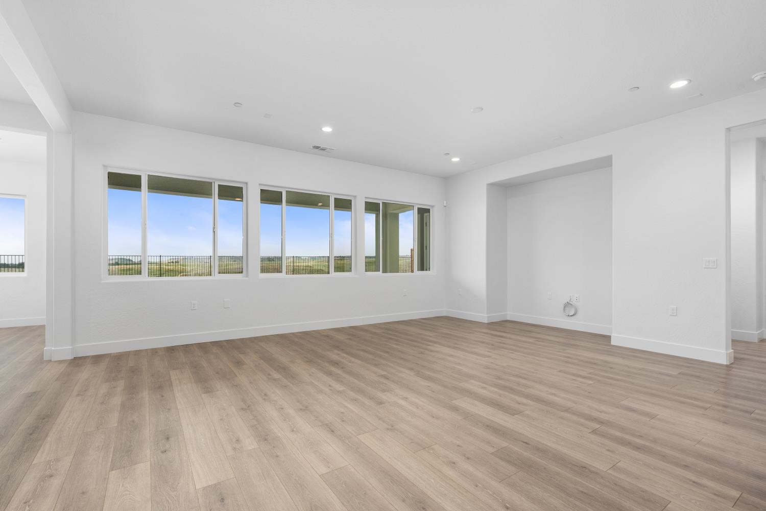 8198 Iron Creek Dr, Friant, CA 93626