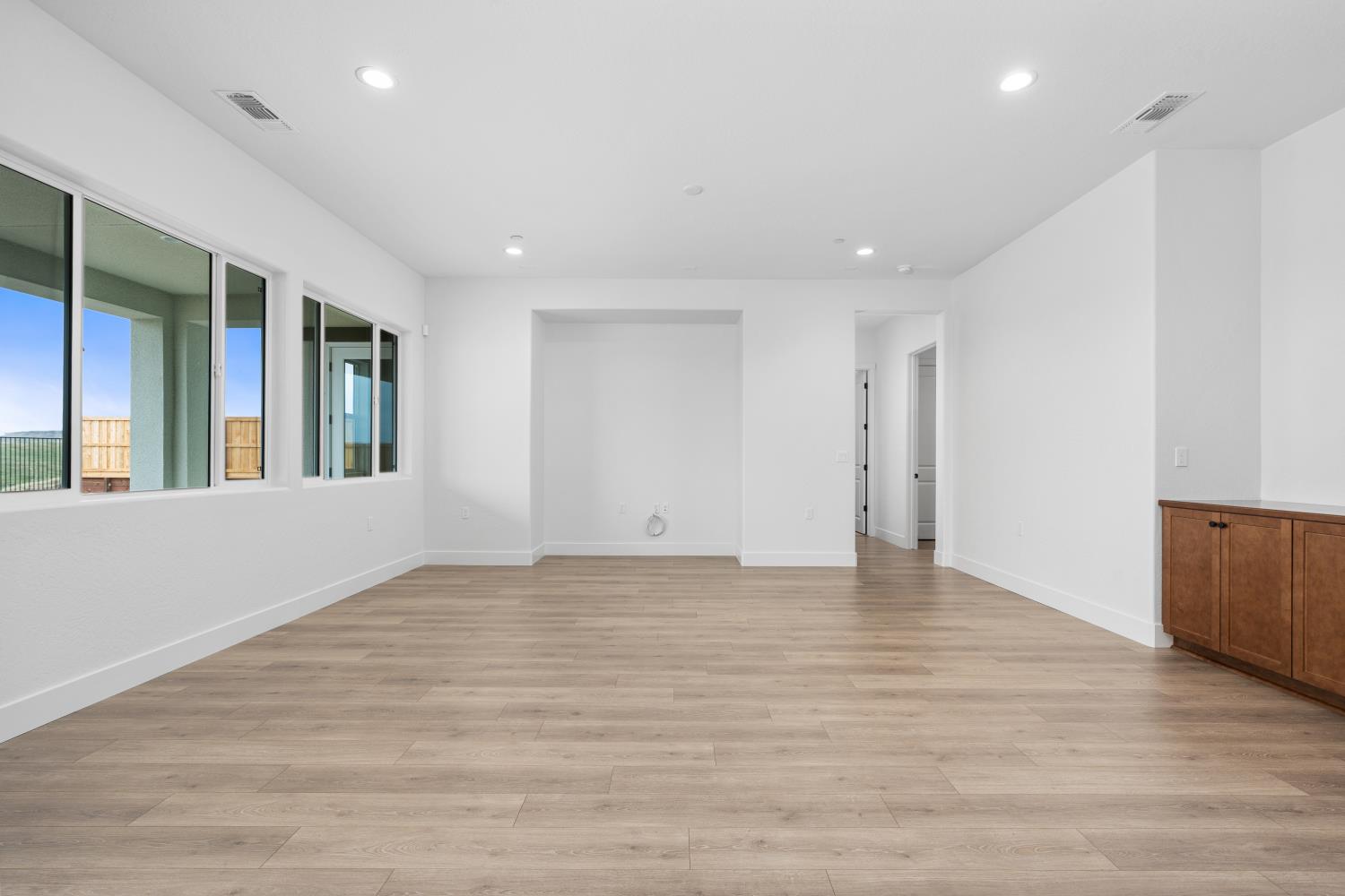 8198 Iron Creek Dr, Friant, CA 93626