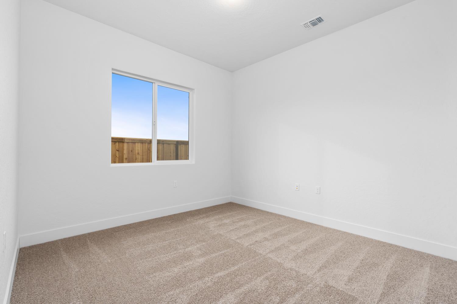 8198 Iron Creek Dr, Friant, CA 93626