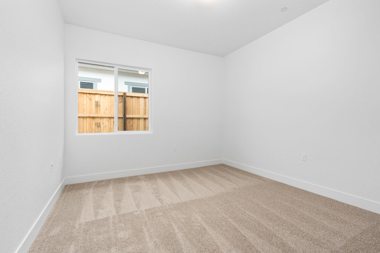 8198 Iron Creek Dr, Friant, CA 93626