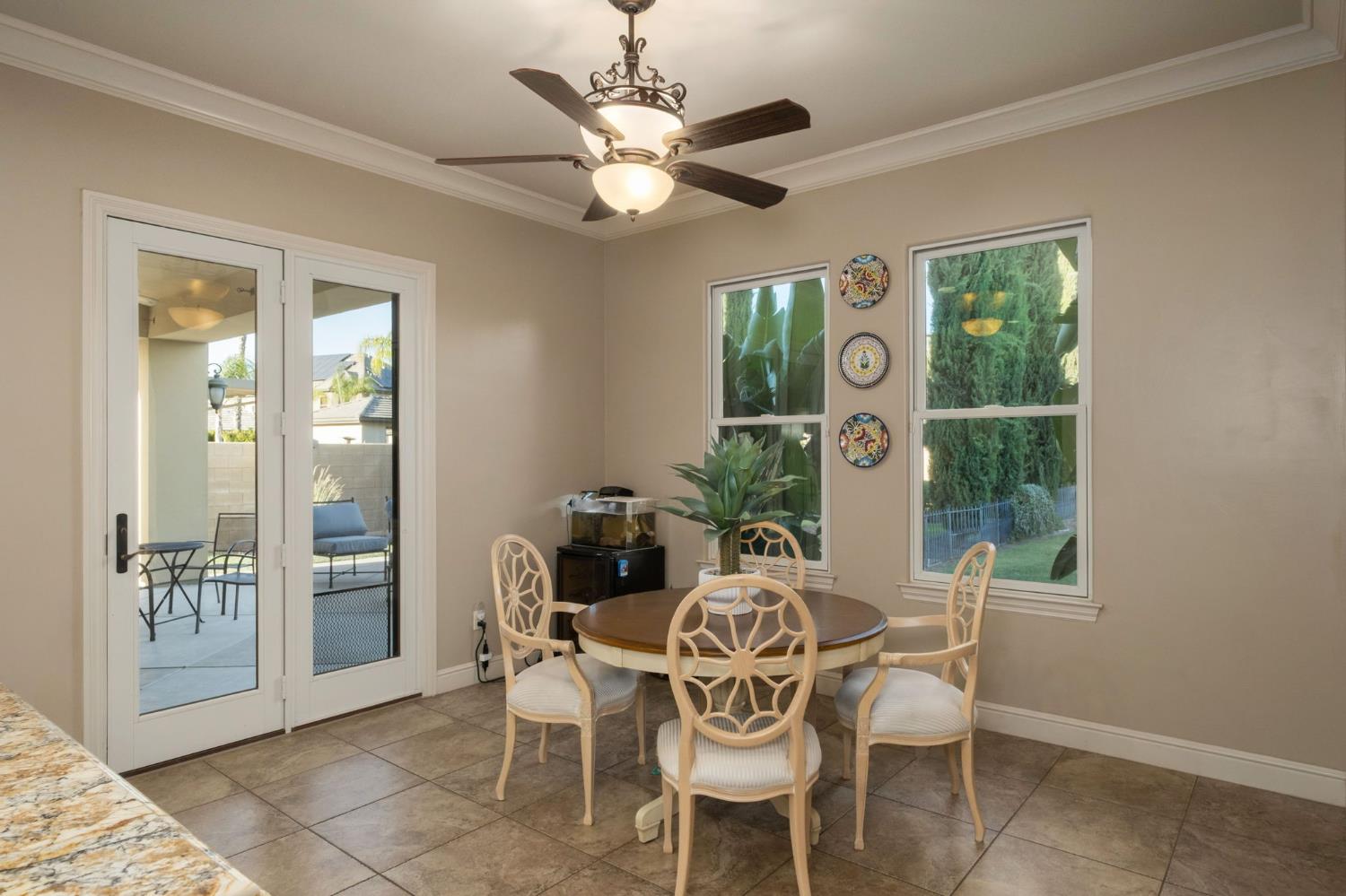 11232 N Burnhaven Way, Fresno, CA 93730