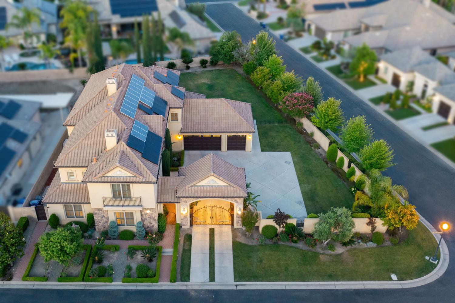 11232 N Burnhaven Way, Fresno, CA 93730