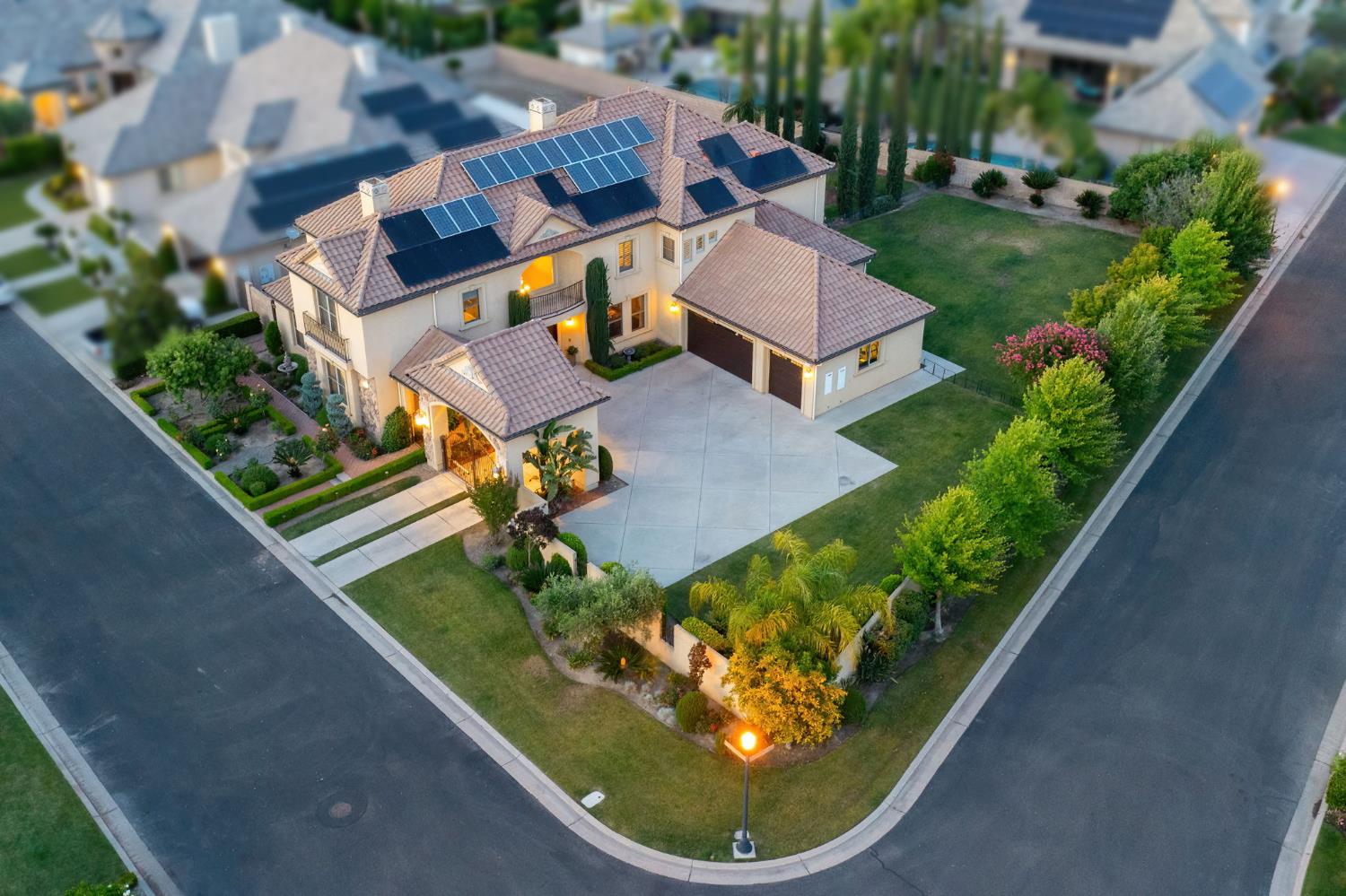 11232 N Burnhaven Way, Fresno, CA 93730