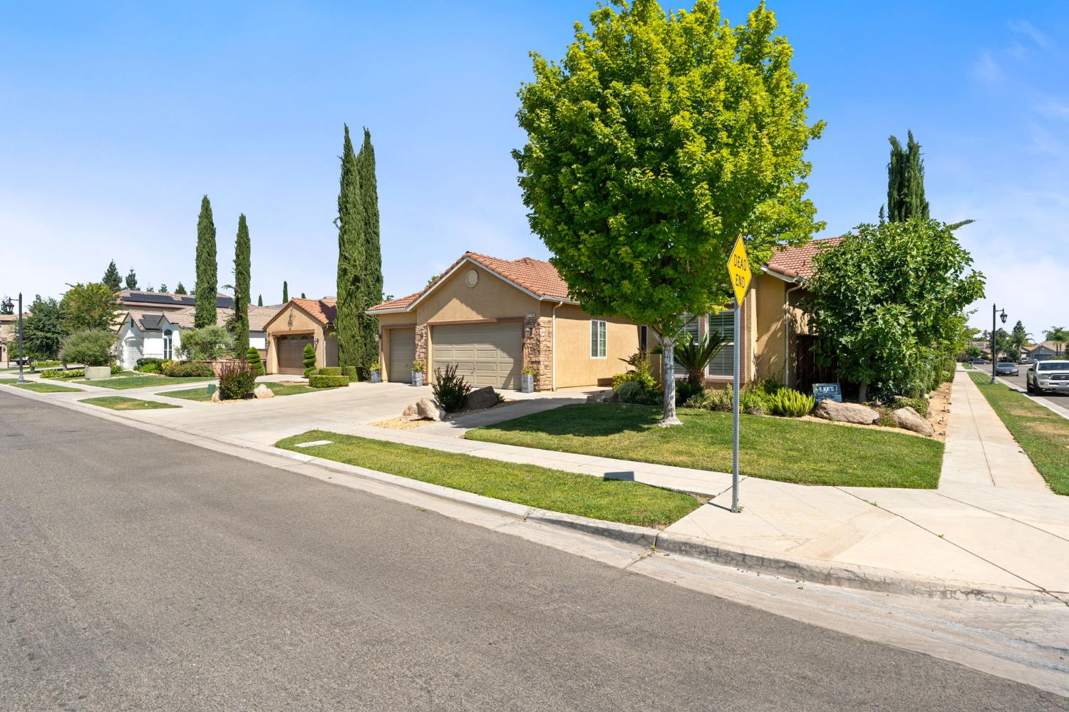 7188 W Oswego Ave, Fresno, CA 93723