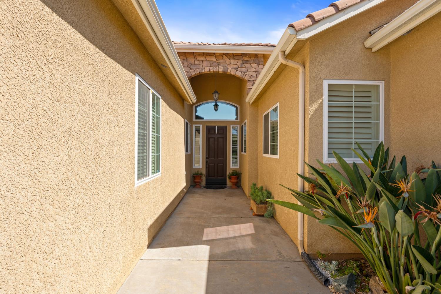 7188 W Oswego Ave, Fresno, CA 93723