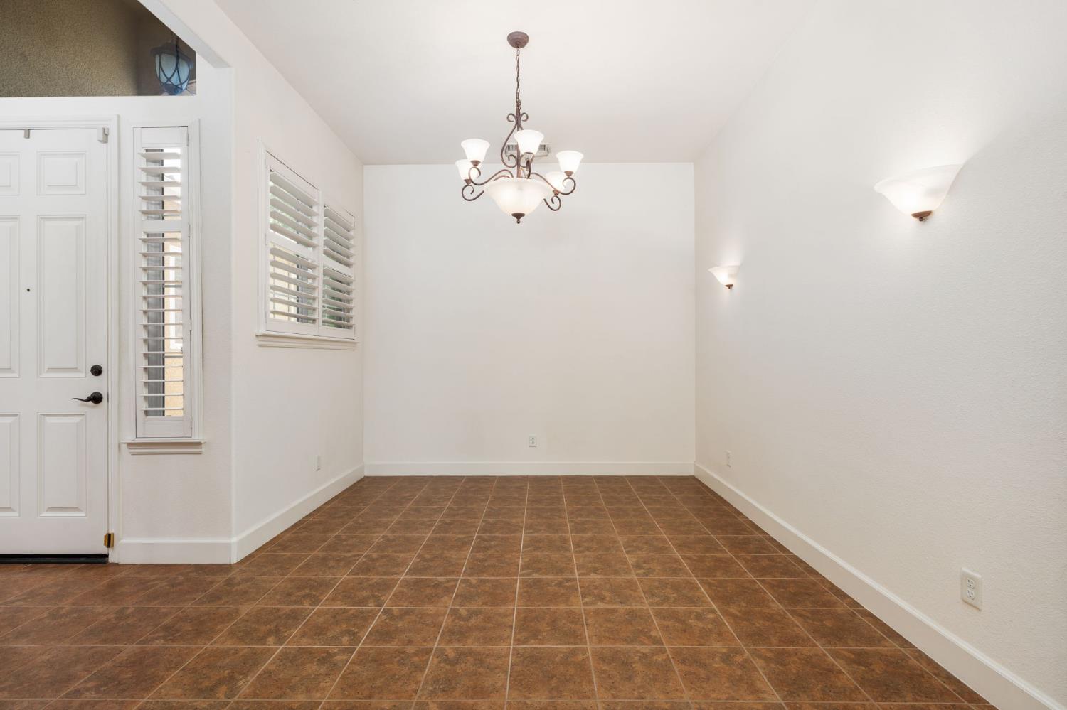 7188 W Oswego Ave, Fresno, CA 93723
