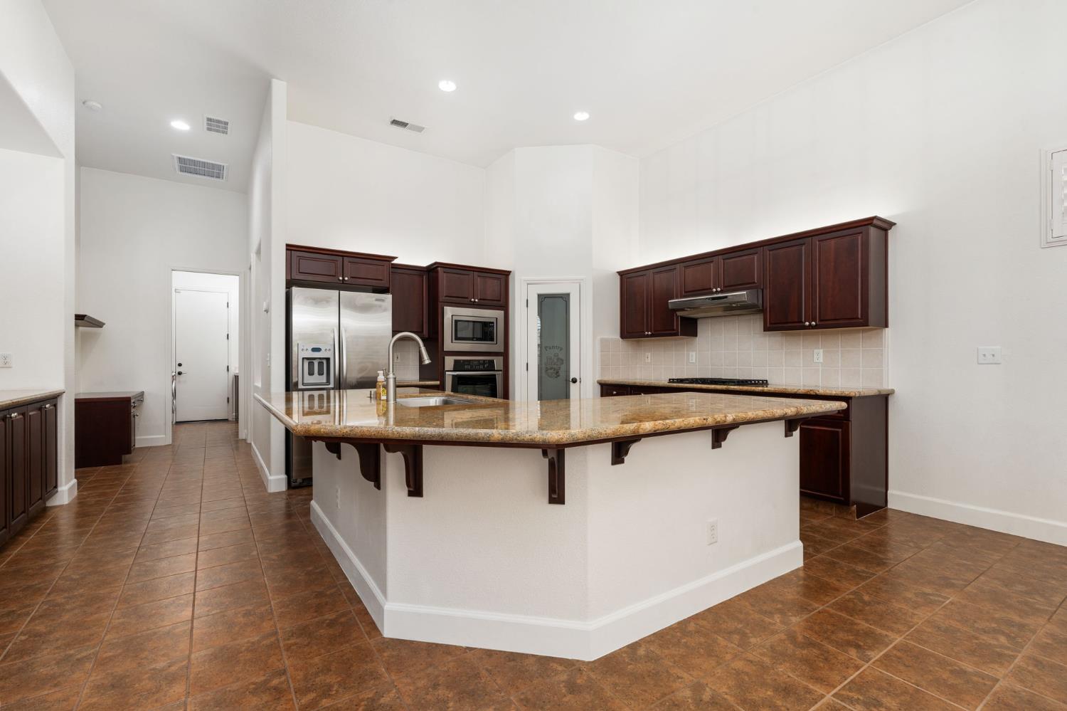 7188 W Oswego Ave, Fresno, CA 93723