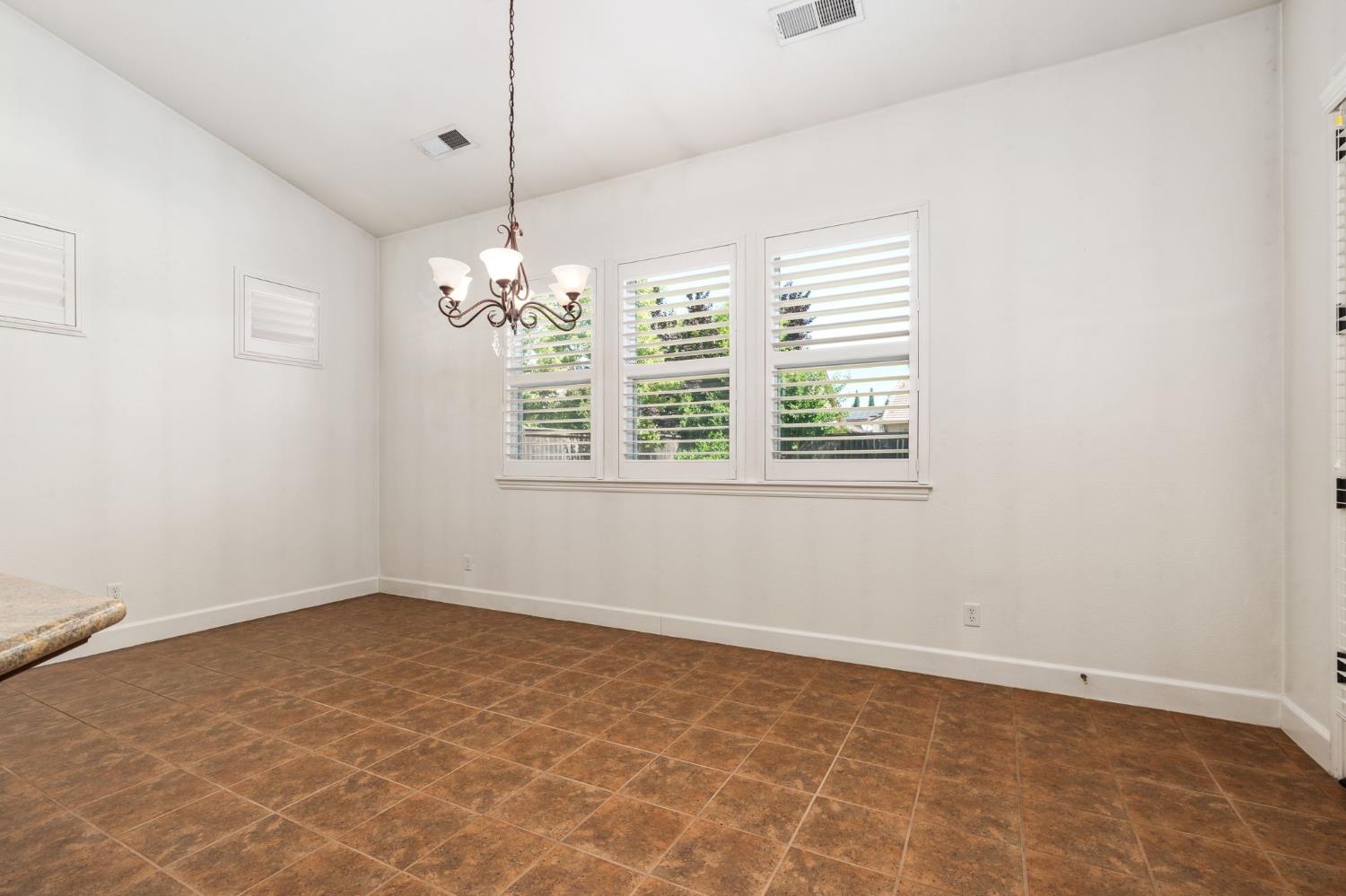 7188 W Oswego Ave, Fresno, CA 93723