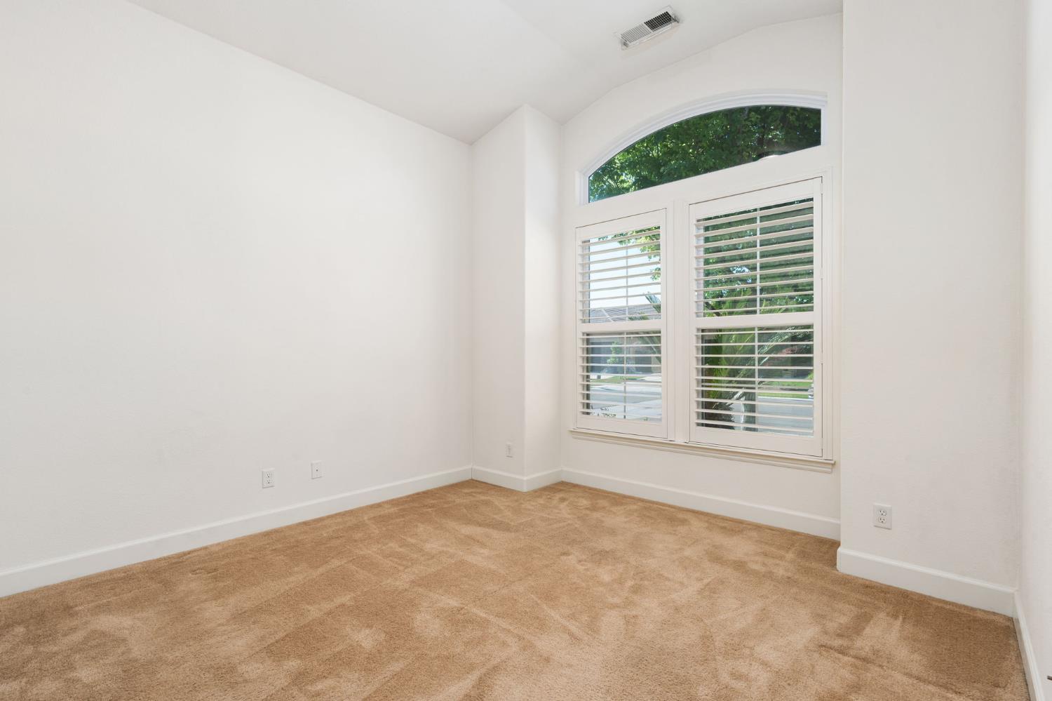 7188 W Oswego Ave, Fresno, CA 93723