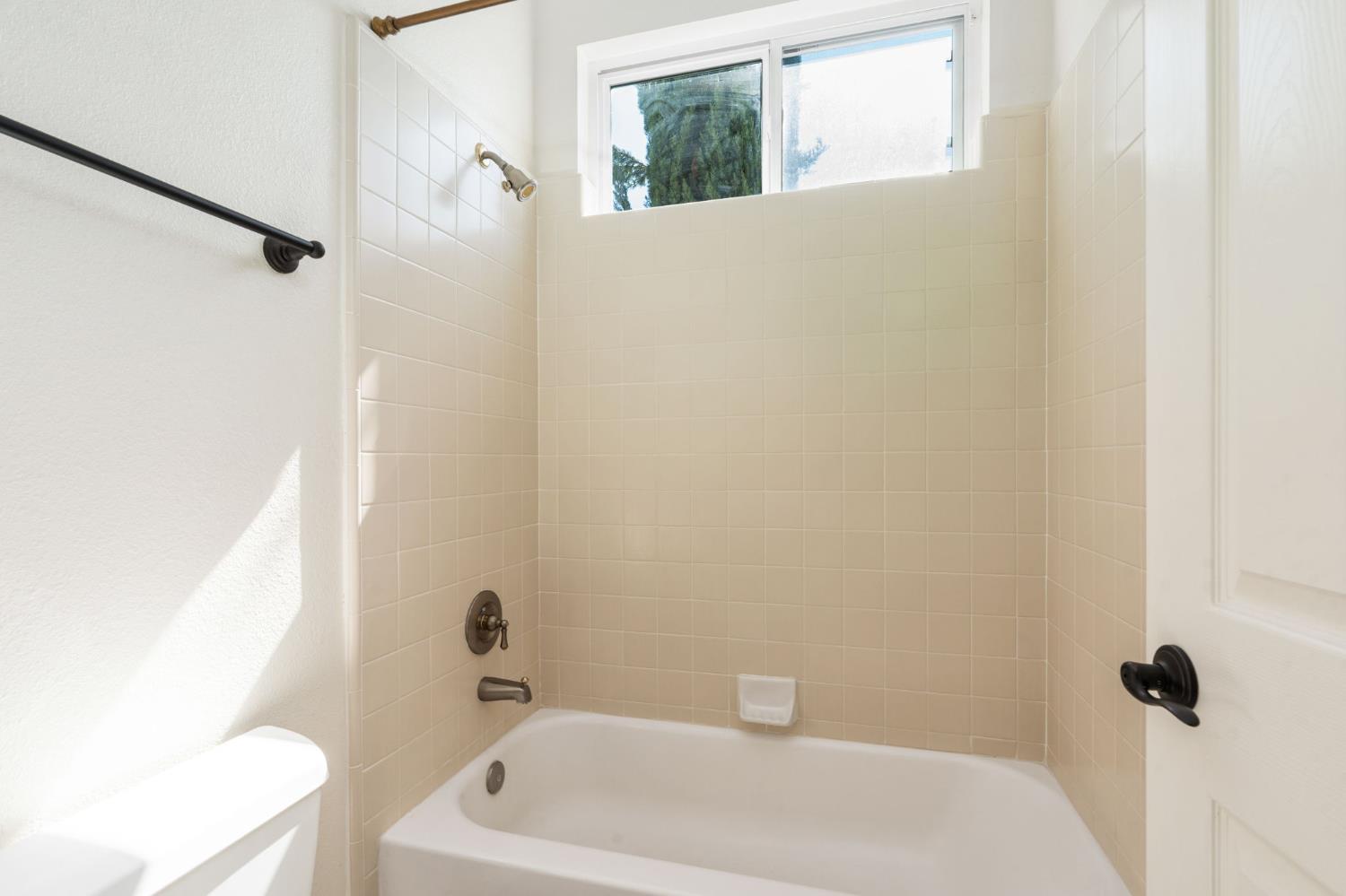 7188 W Oswego Ave, Fresno, CA 93723
