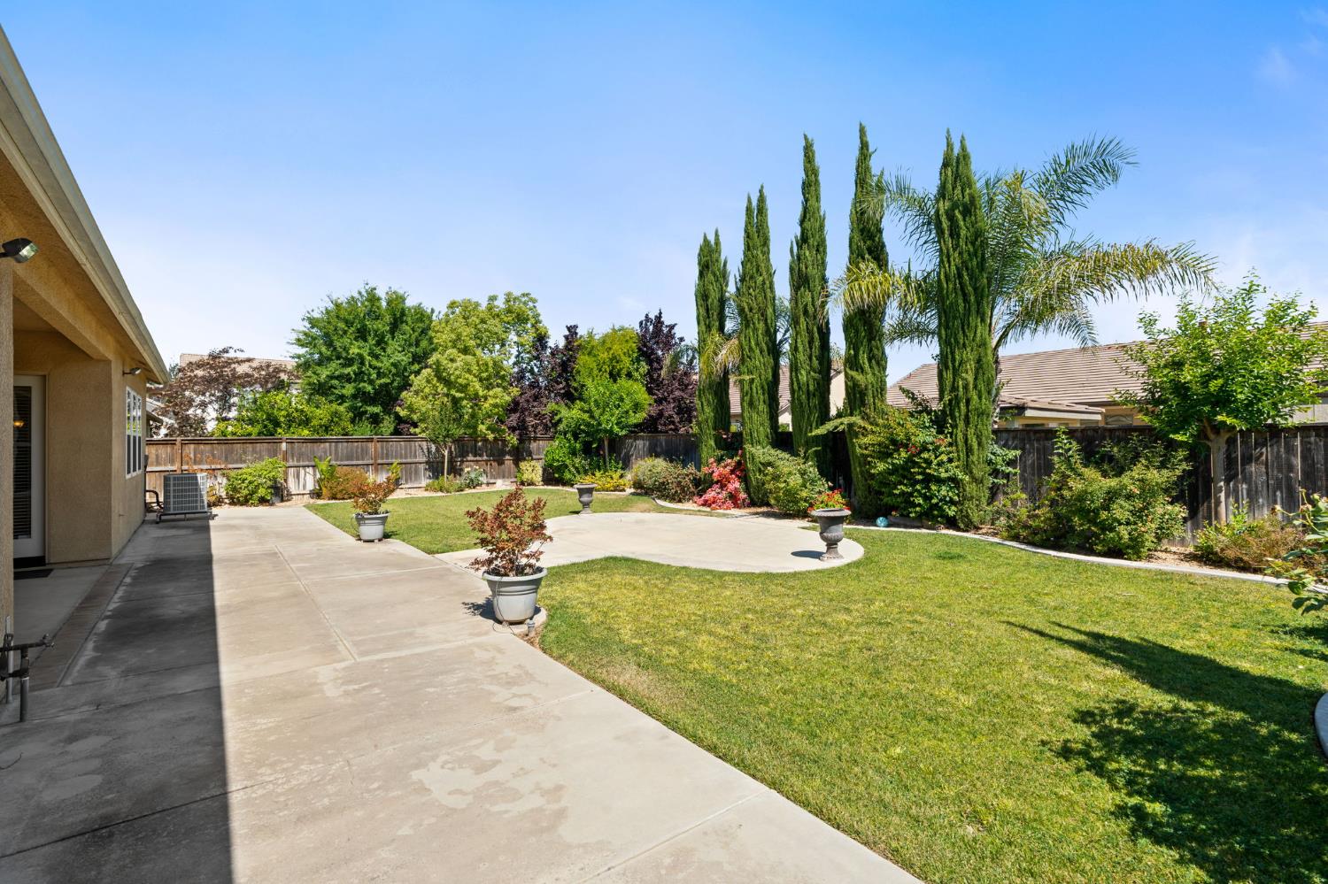 7188 W Oswego Ave, Fresno, CA 93723
