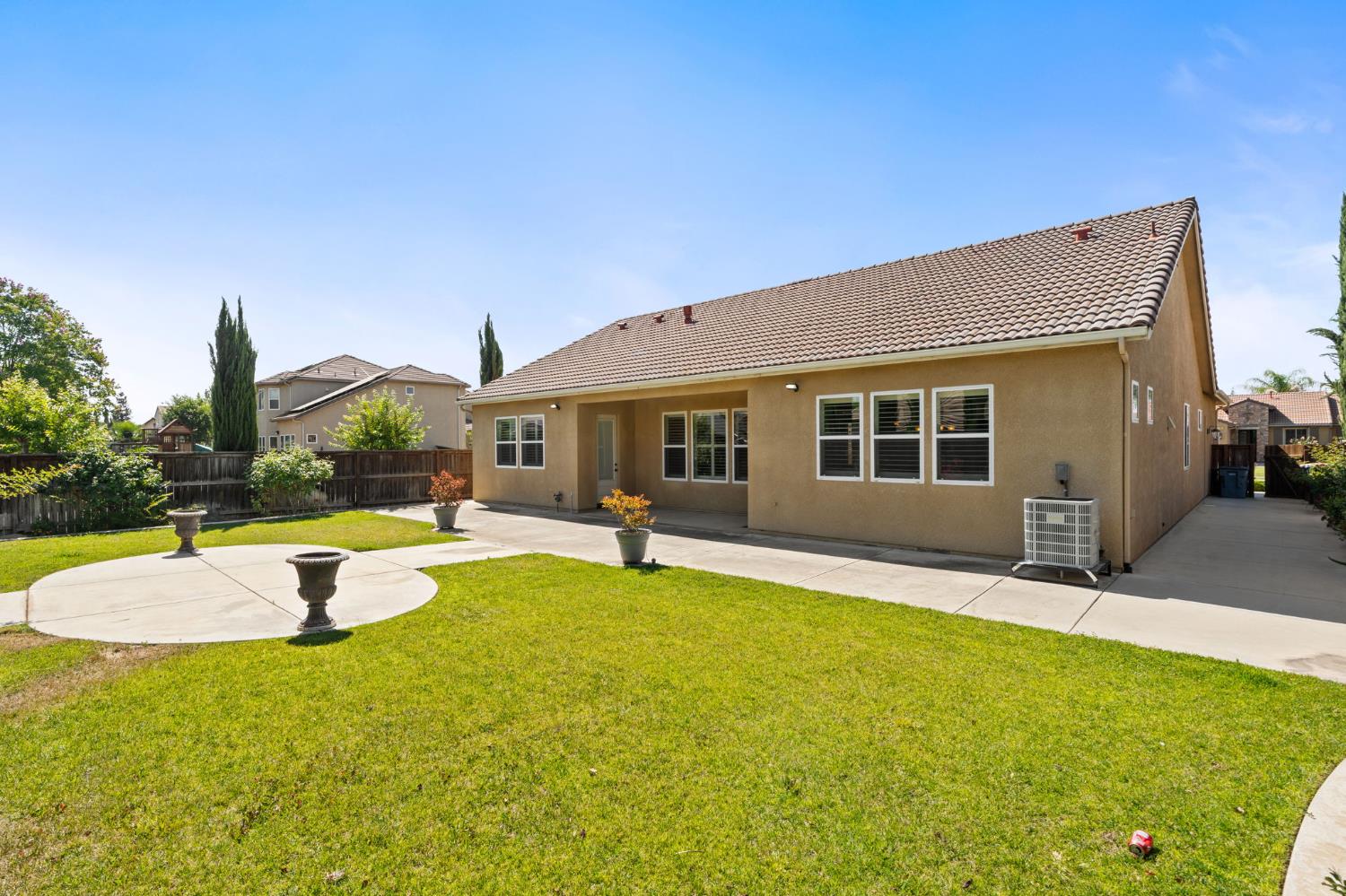 7188 W Oswego Ave, Fresno, CA 93723