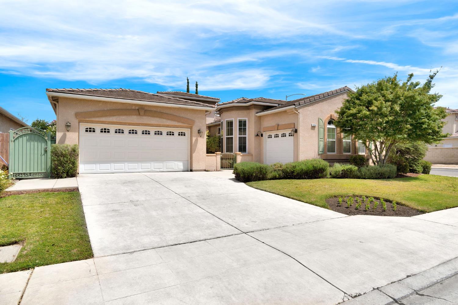 2934 E Salem Ave, Fresno, CA 93720