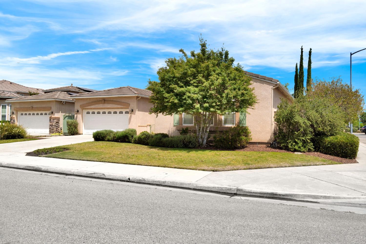 2934 E Salem Ave, Fresno, CA 93720