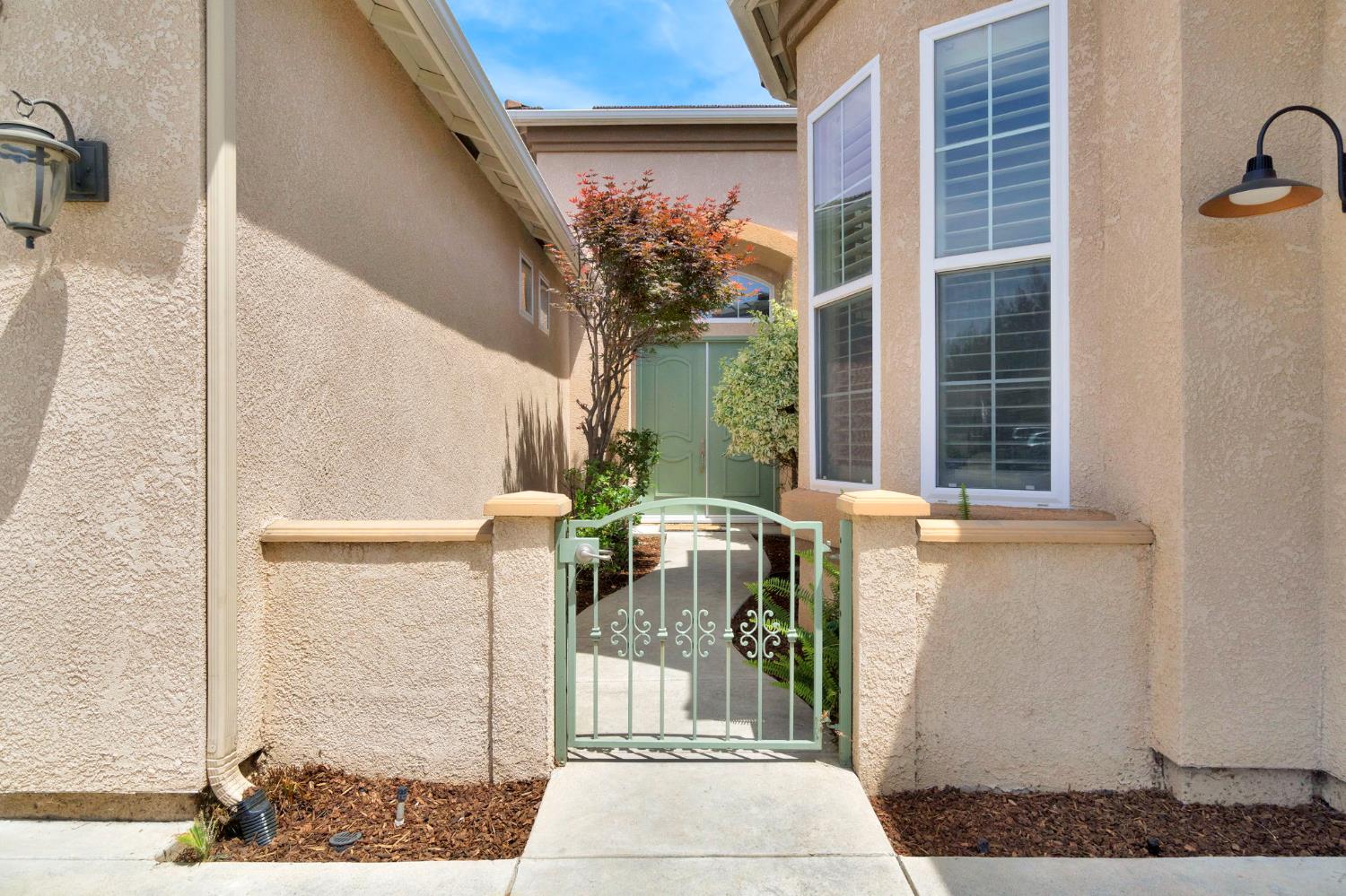 2934 E Salem Ave, Fresno, CA 93720