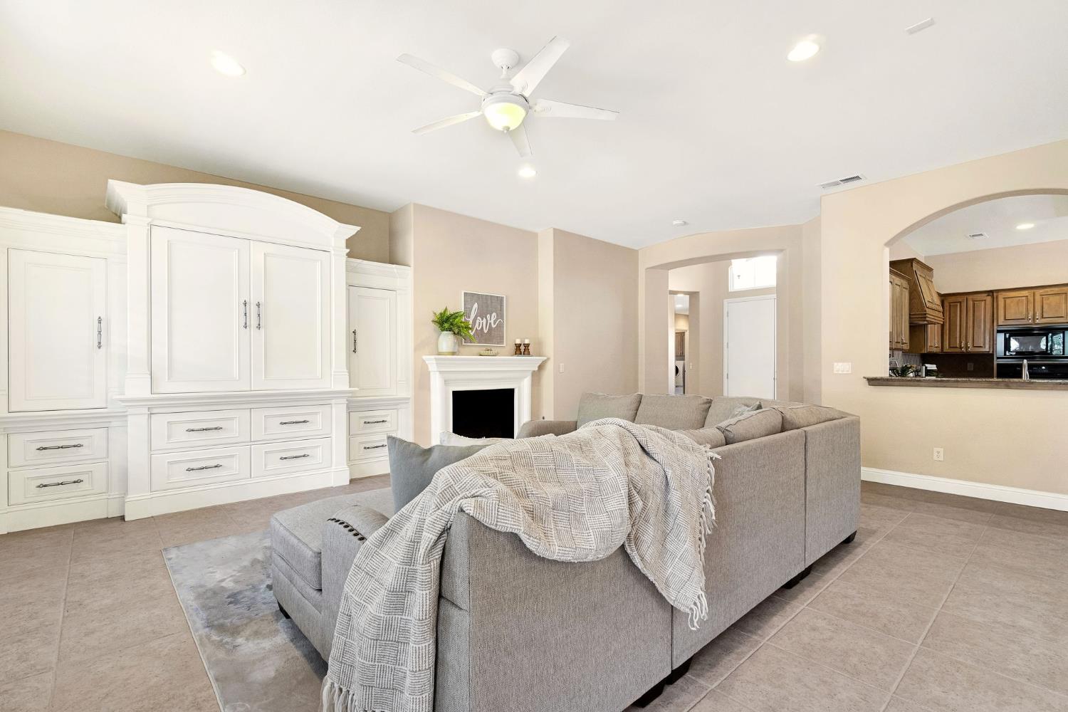 2934 E Salem Ave, Fresno, CA 93720