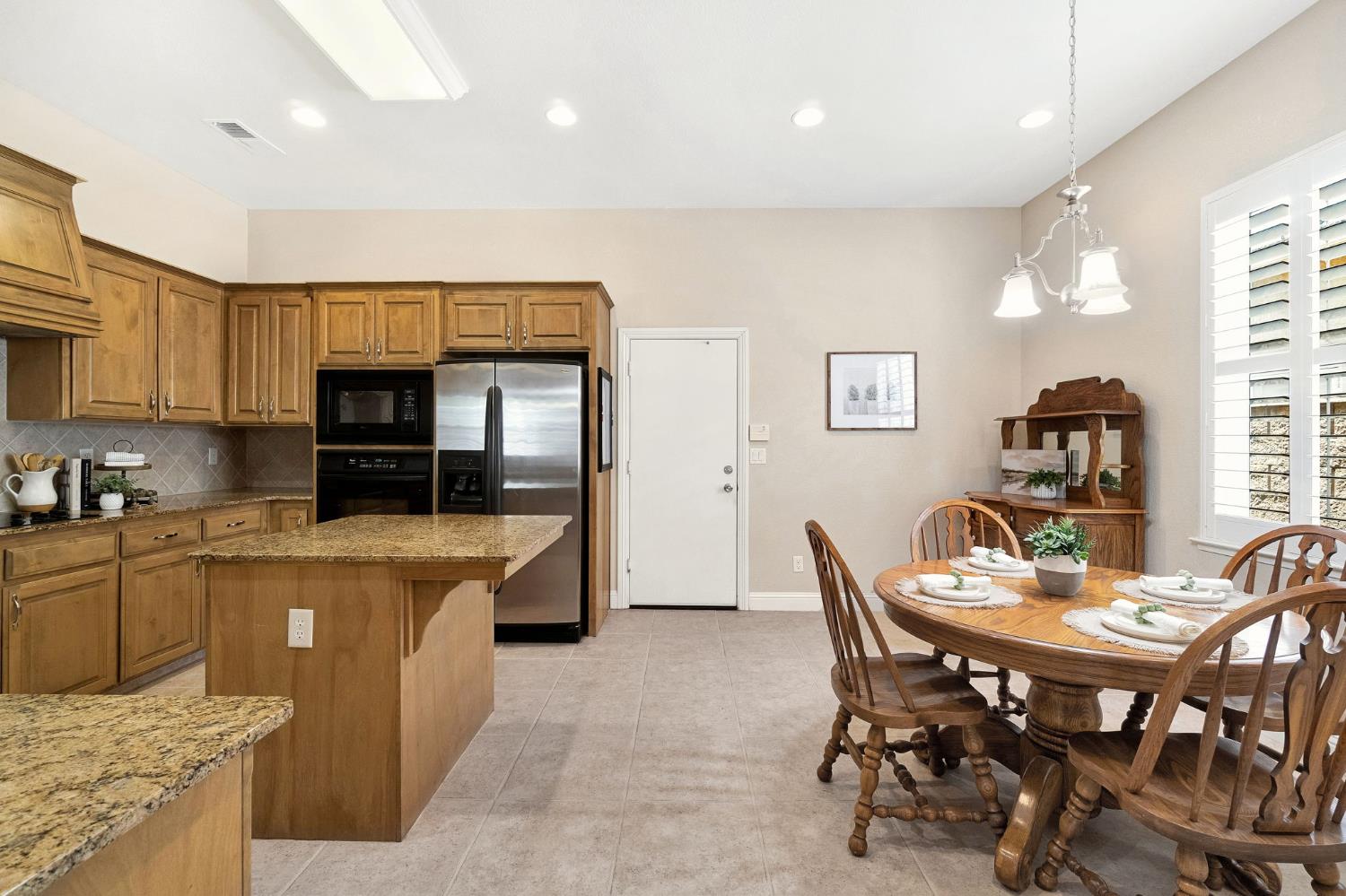 2934 E Salem Ave, Fresno, CA 93720