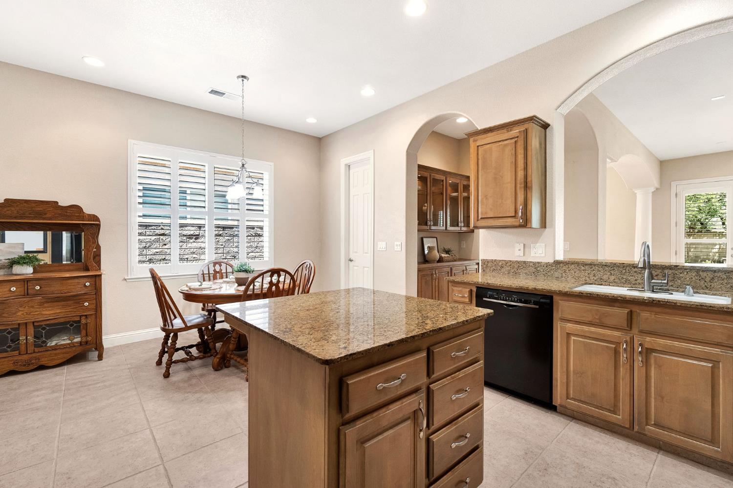 2934 E Salem Ave, Fresno, CA 93720