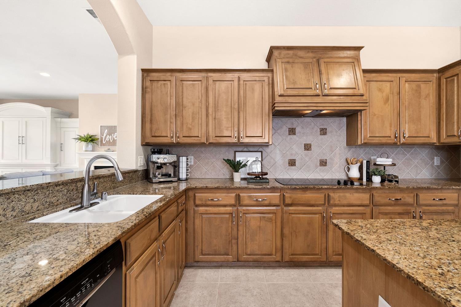 2934 E Salem Ave, Fresno, CA 93720