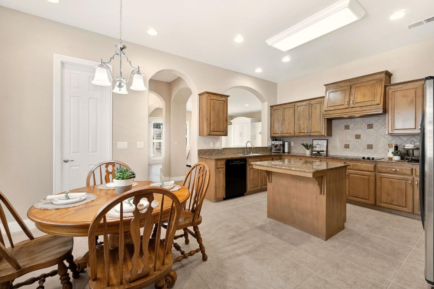 2934 E Salem Ave, Fresno, CA 93720
