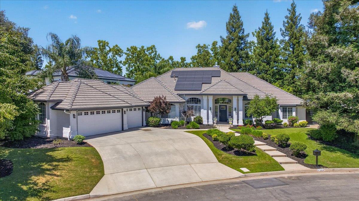 1306 E Valley Forge Dr, Fresno, CA 93720