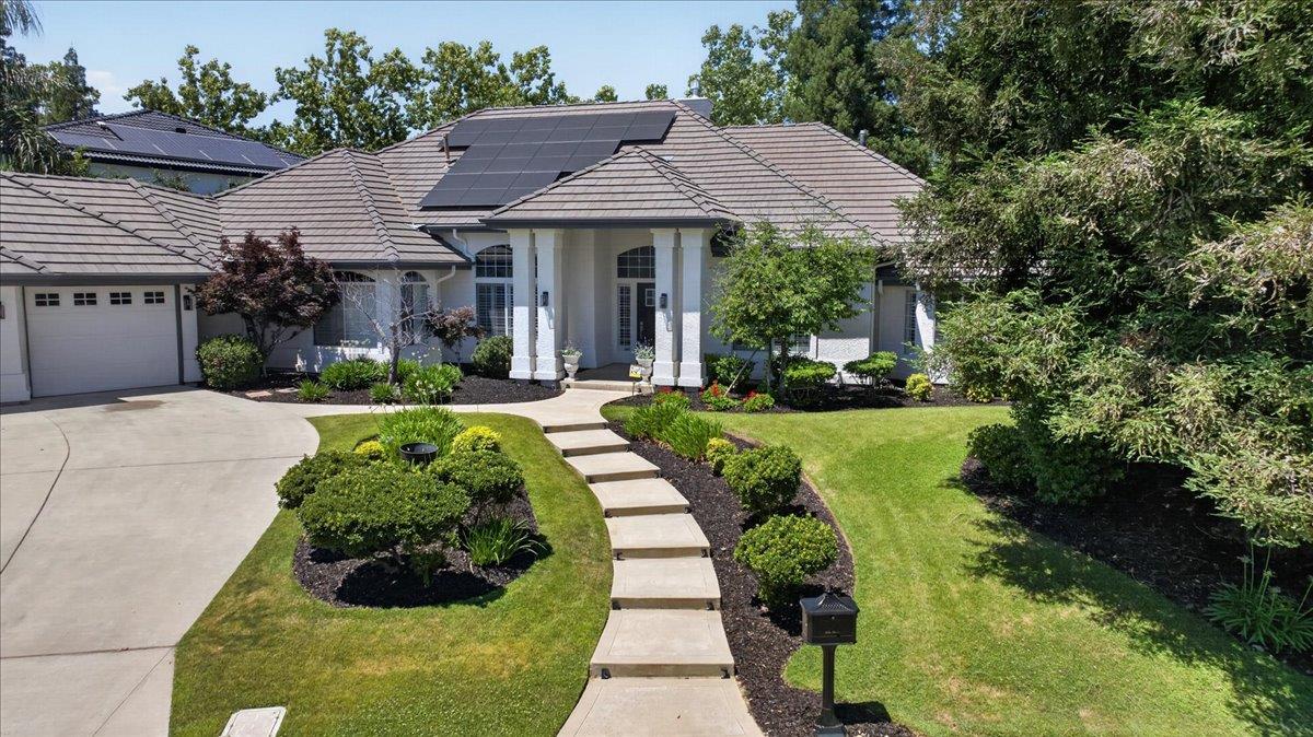 1306 E Valley Forge Dr, Fresno, CA 93720