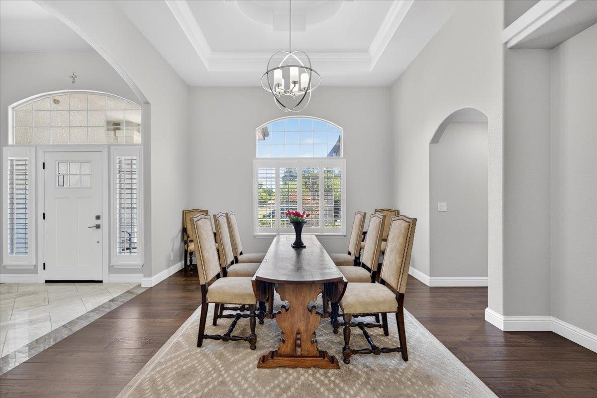 1306 E Valley Forge Dr, Fresno, CA 93720