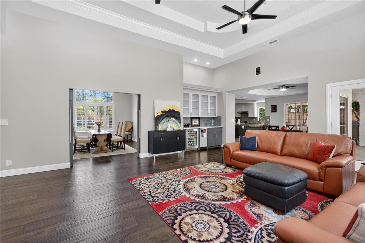1306 E Valley Forge Dr, Fresno, CA 93720