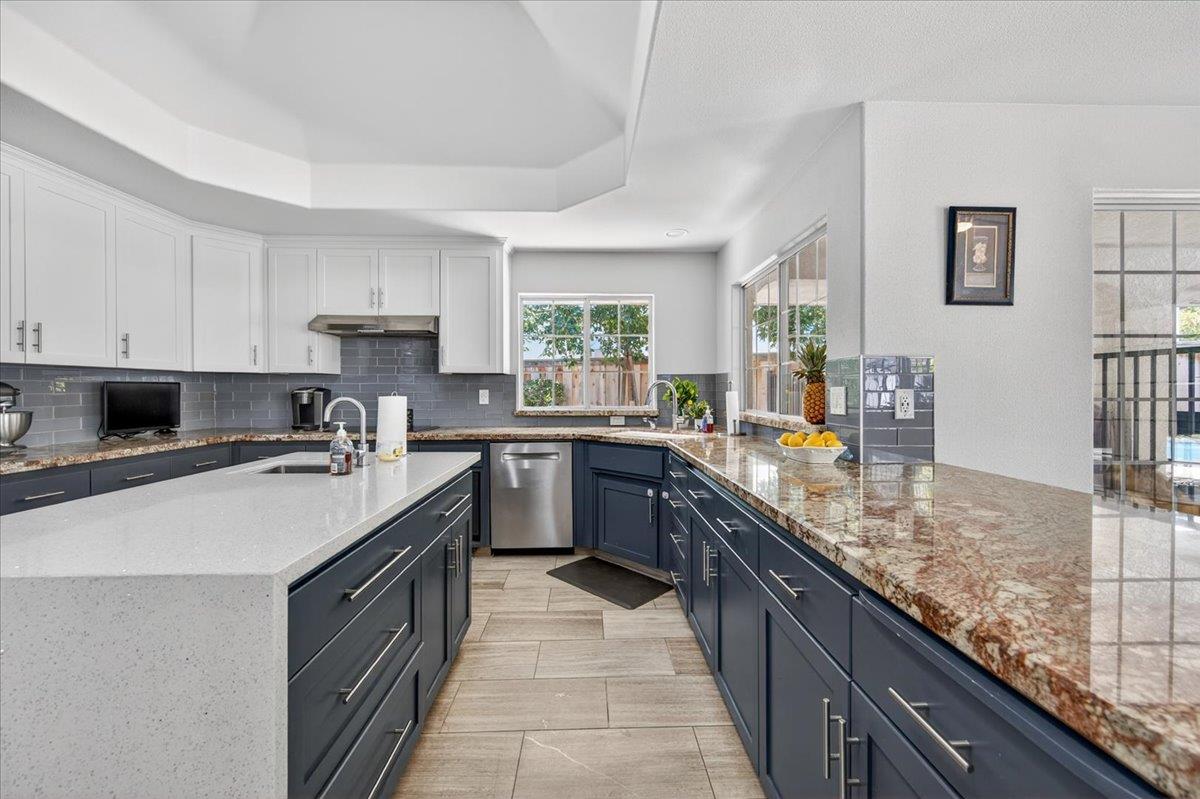 1306 E Valley Forge Dr, Fresno, CA 93720