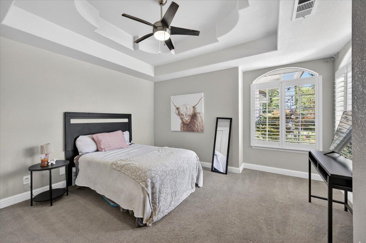 1306 E Valley Forge Dr, Fresno, CA 93720