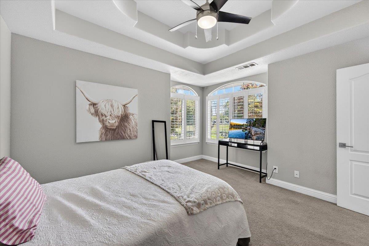 1306 E Valley Forge Dr, Fresno, CA 93720