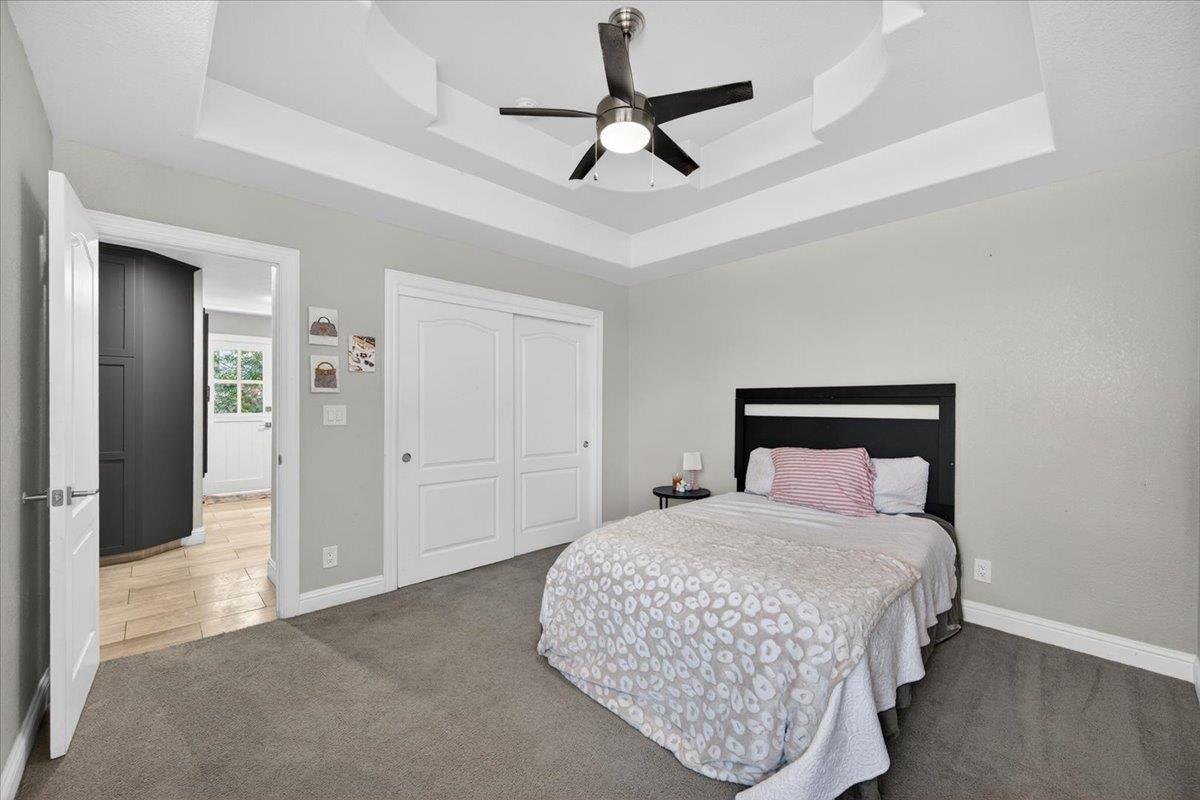 1306 E Valley Forge Dr, Fresno, CA 93720