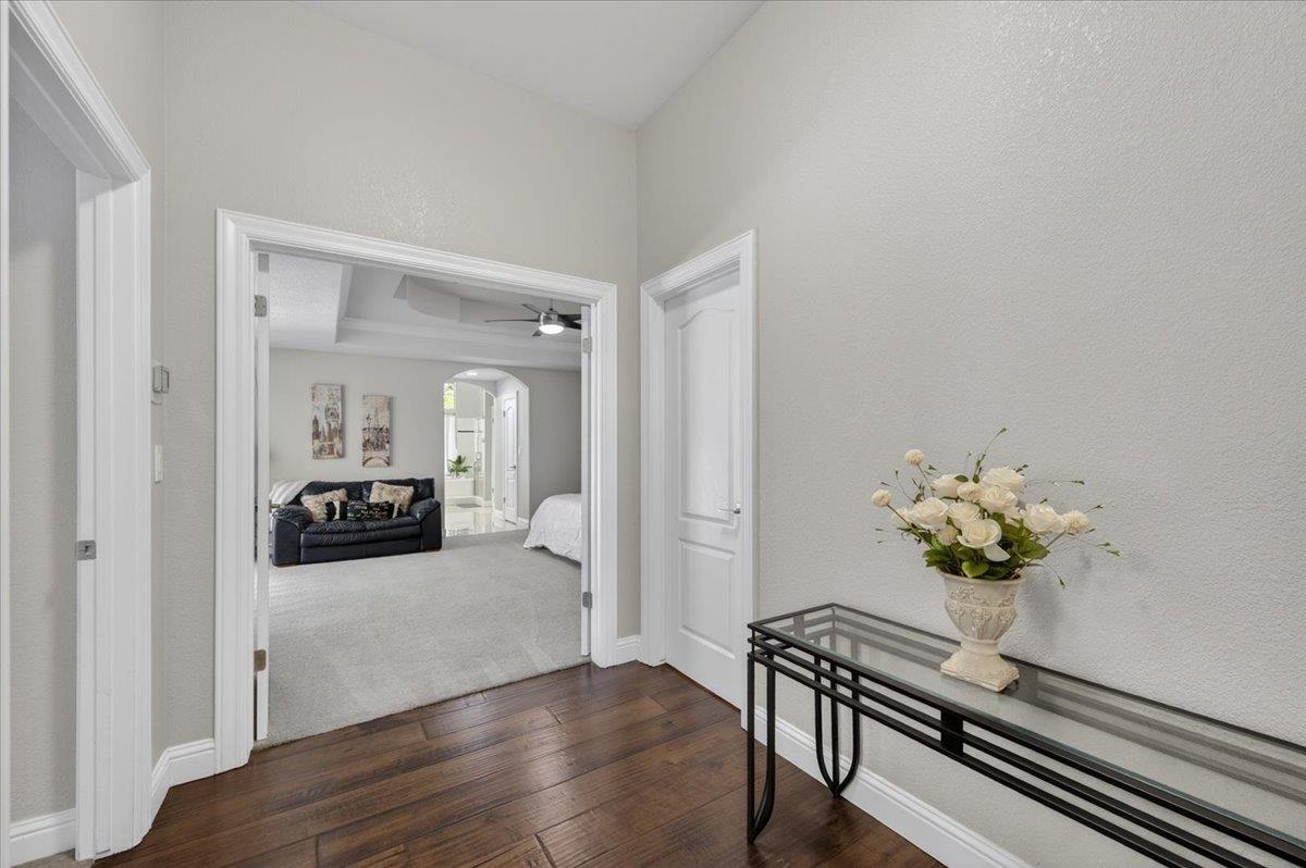 1306 E Valley Forge Dr, Fresno, CA 93720