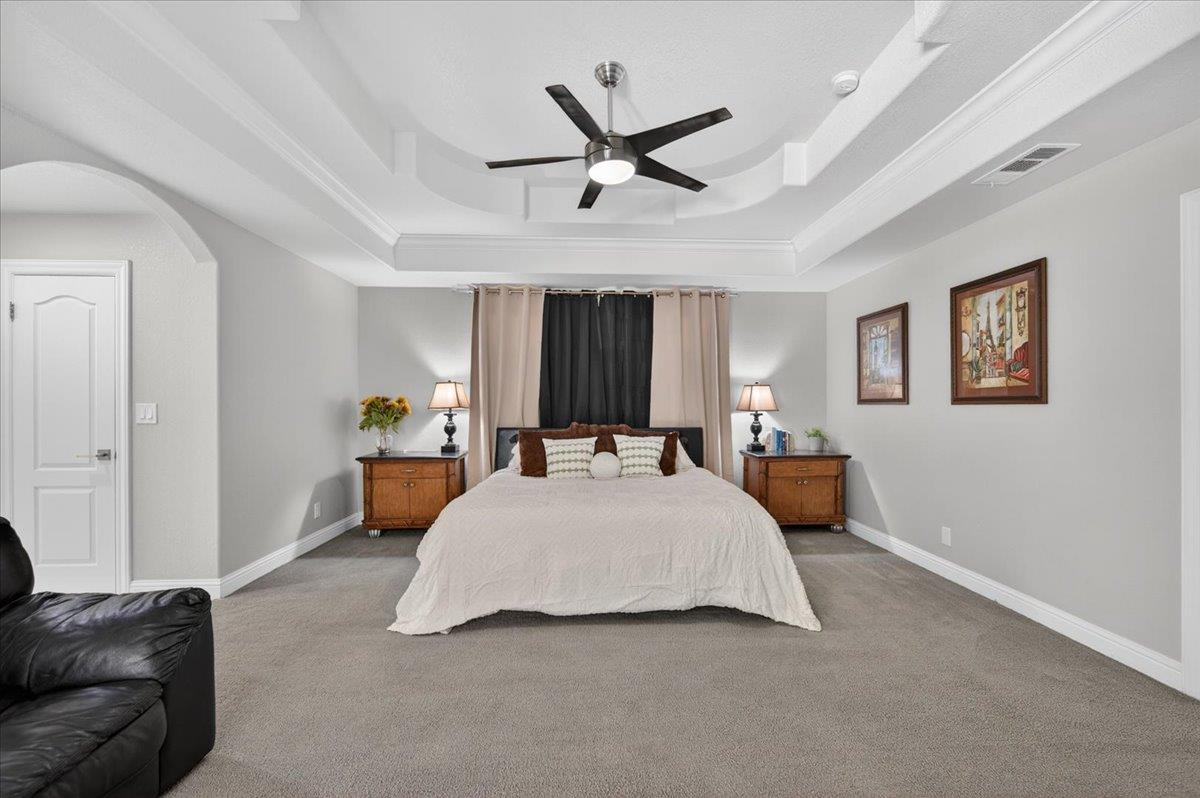 1306 E Valley Forge Dr, Fresno, CA 93720