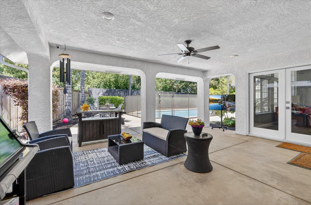 1306 E Valley Forge Dr, Fresno, CA 93720