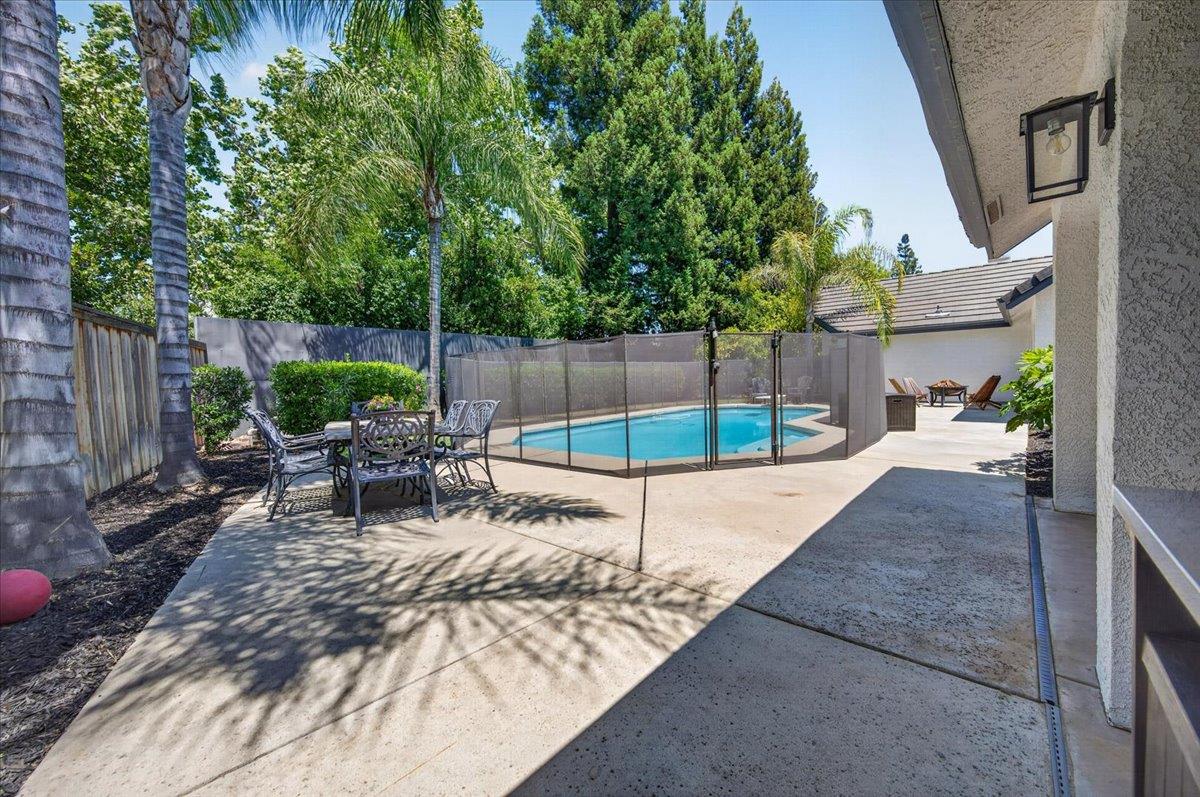 1306 E Valley Forge Dr, Fresno, CA 93720