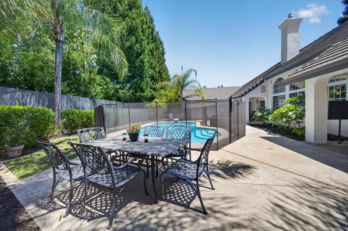1306 E Valley Forge Dr, Fresno, CA 93720