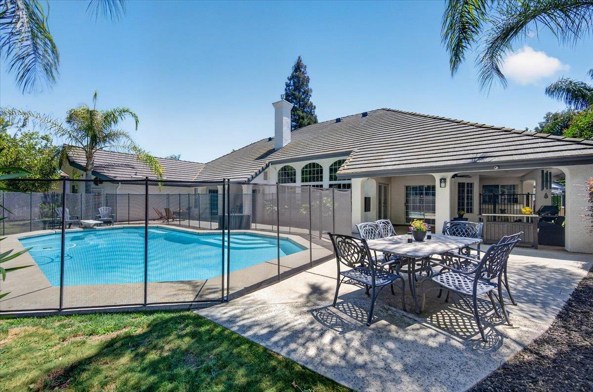 1306 E Valley Forge Dr, Fresno, CA 93720