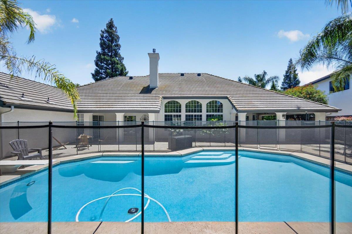 1306 E Valley Forge Dr, Fresno, CA 93720